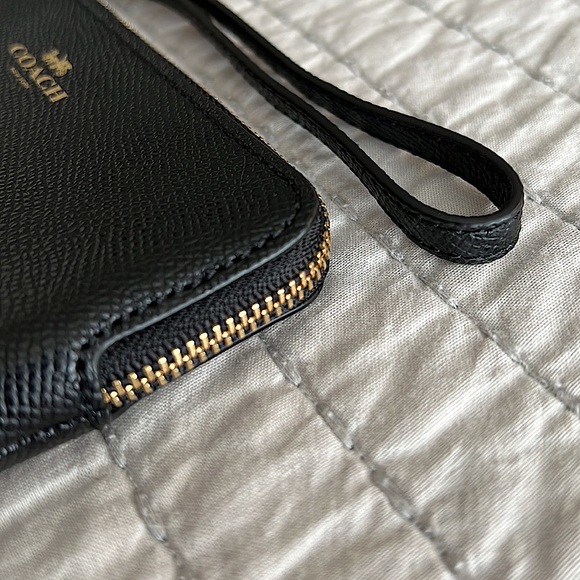 Coach Wristlet - Picture 6 of 11